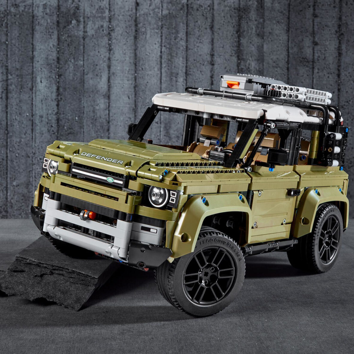 LEGO_42110_INT_4
